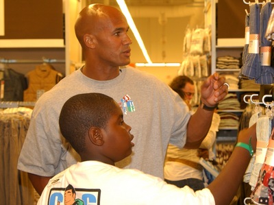 NFL star Jason Taylor tackles young people's problems